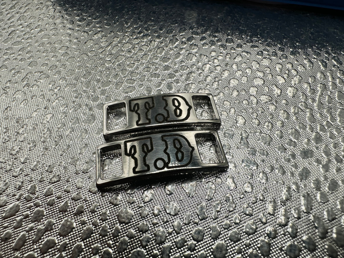 Lace up boot keeper plates