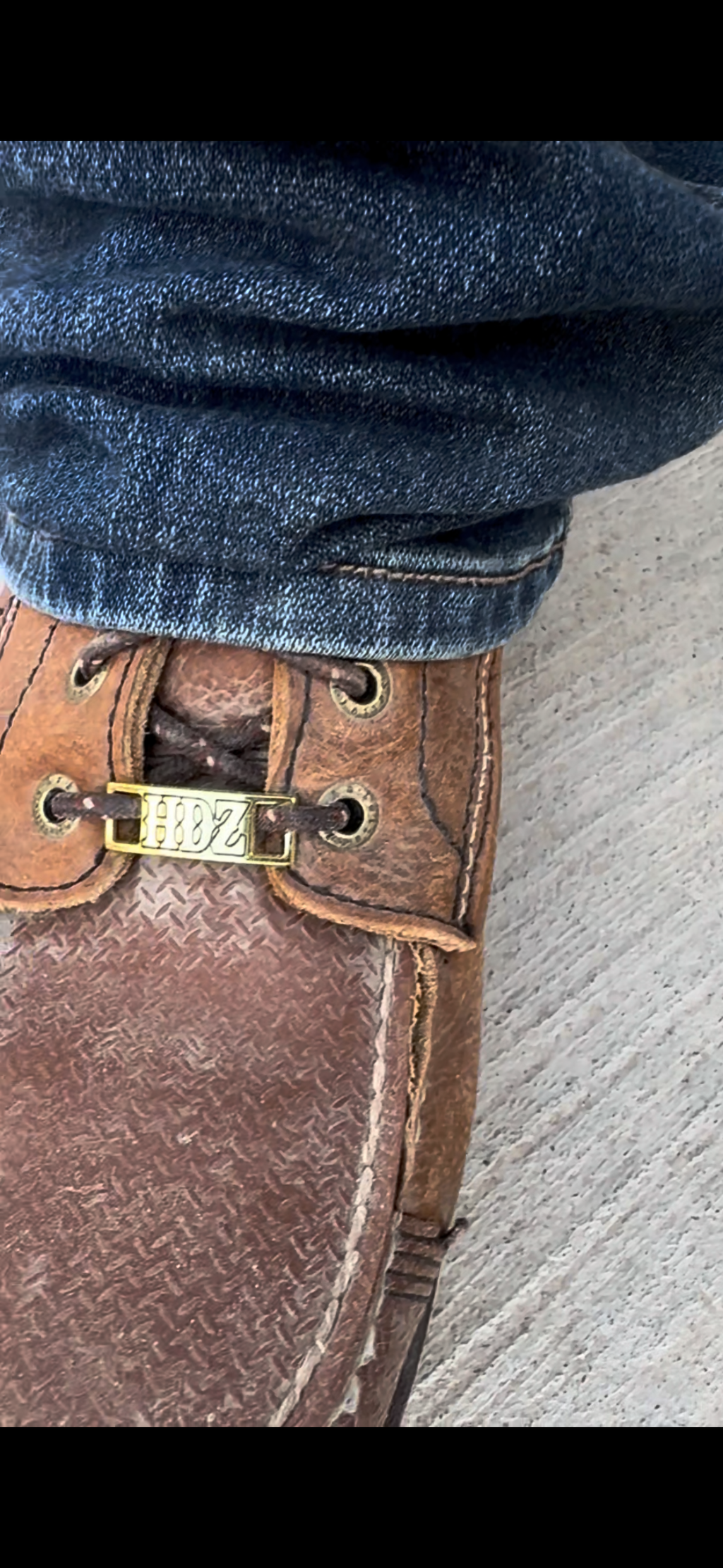 Lace up boot keeper plates